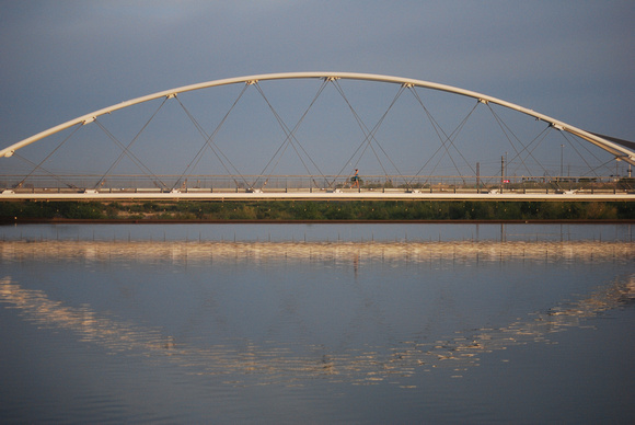 Tempe town lake bridge (William Pat)